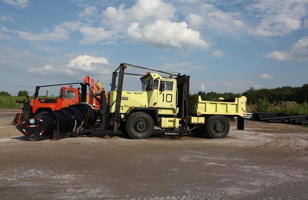 http://www.badgoat.net/Old Snow Plow Equipment/Trucks/Walter 100 Traction/Onieda Airport N Cab Water/GW1018H663-1.jpg